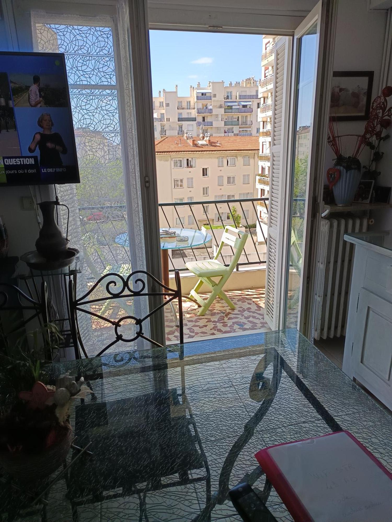 Apartment 2 Pieces Proche Aeroport *